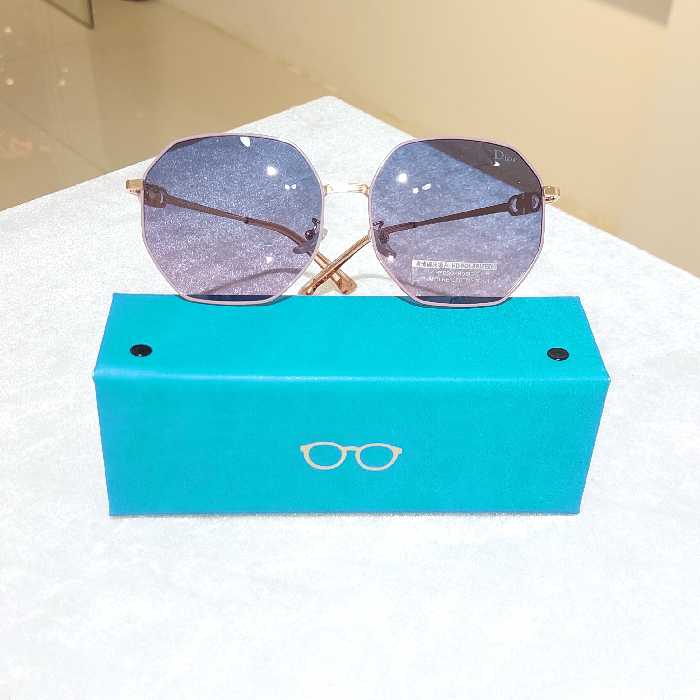 عینک افتابی Dior چند ضلعی سایز  متوسط رو به بزرگ رنگ صورتی و رزگلد جنس فریم فلزی uv400 پلاریزه HD  اب گریز 