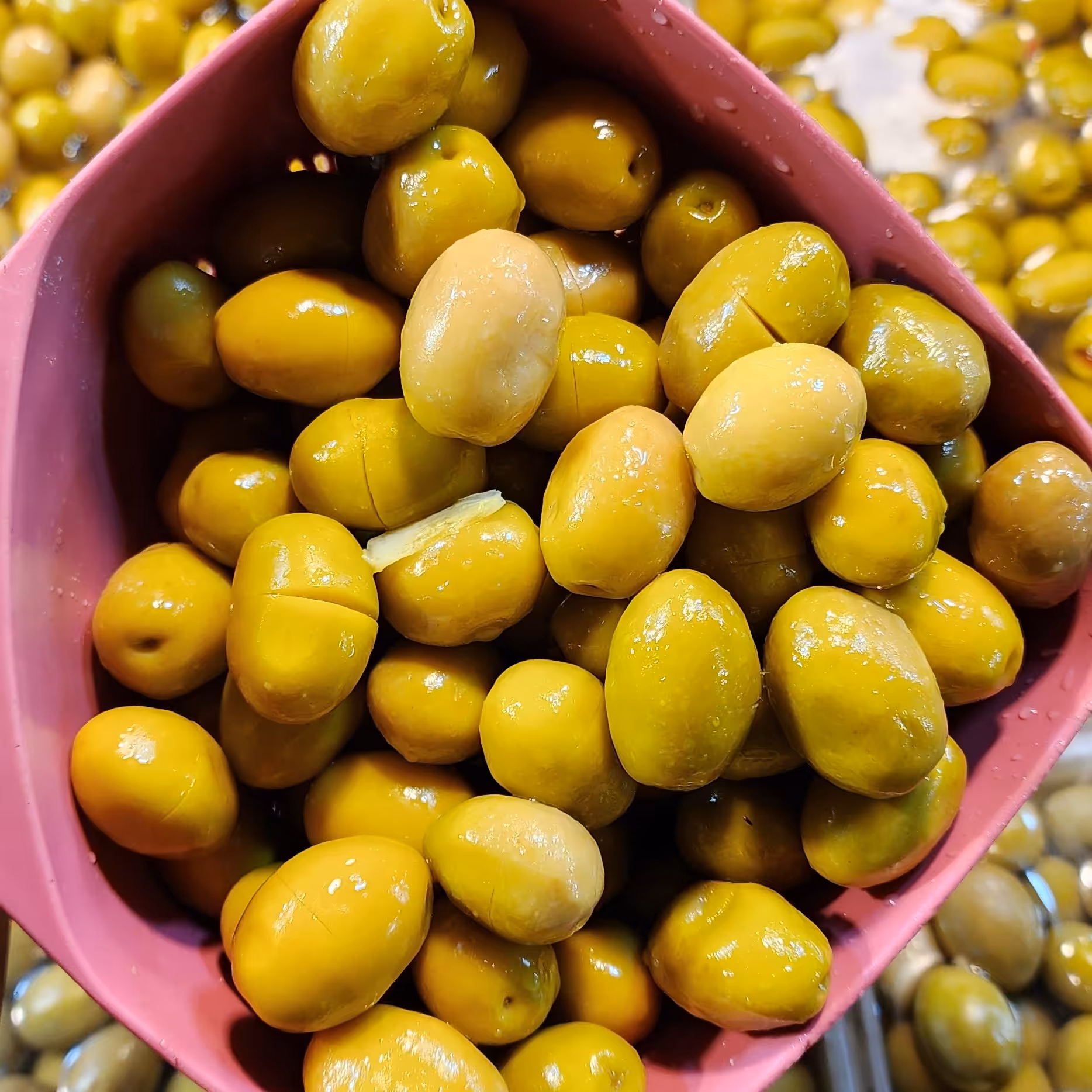 زیتون شکسته ترکیه اعلا (بسته 1 کیلویی)