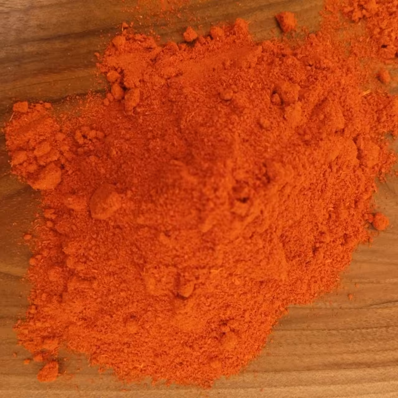 پودر فلفل قرمز درجه یک و اعلا در بسته بندی (300 گرمی)