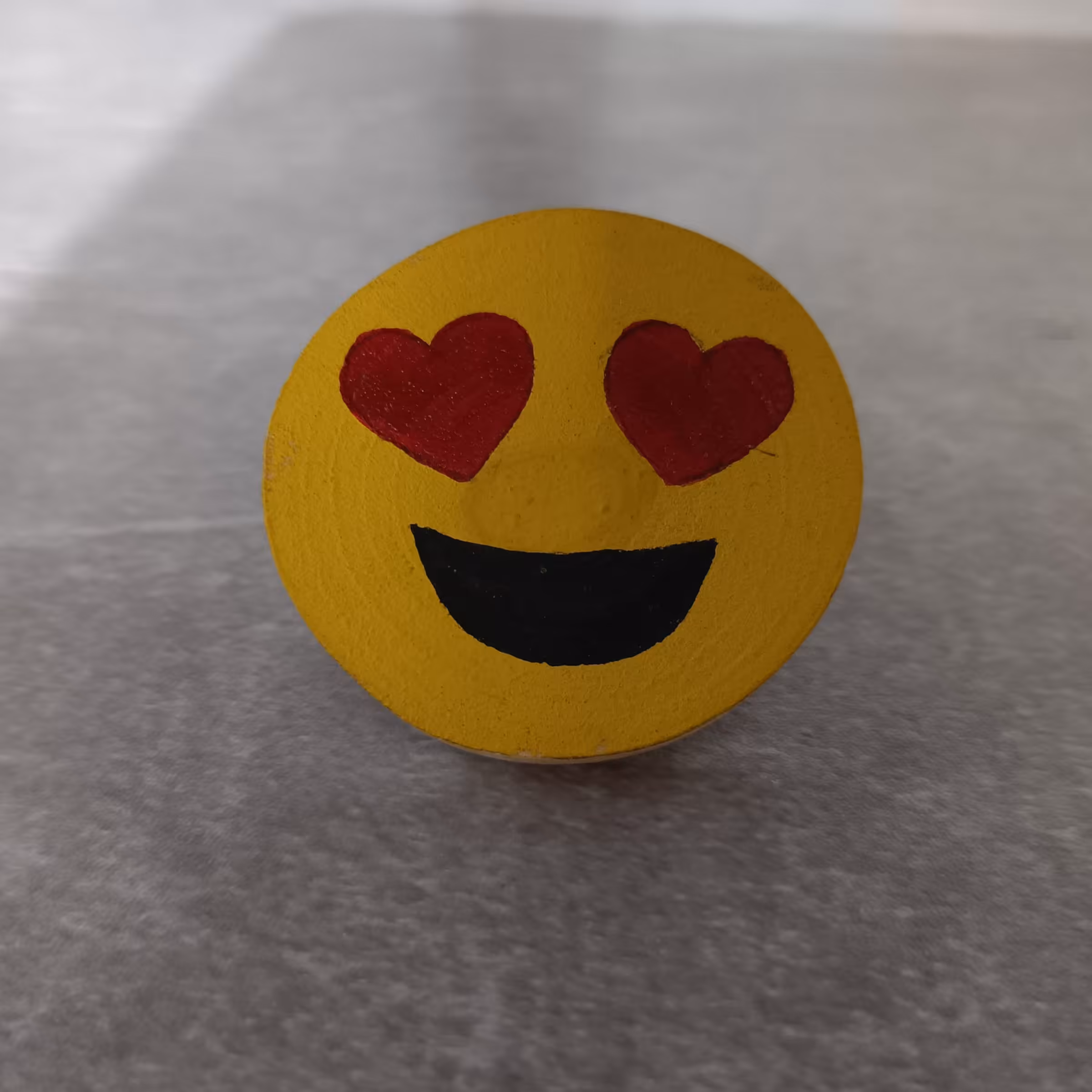 مگنت چوبی طرح ایموجی  چشم قلب(دوست دارم)