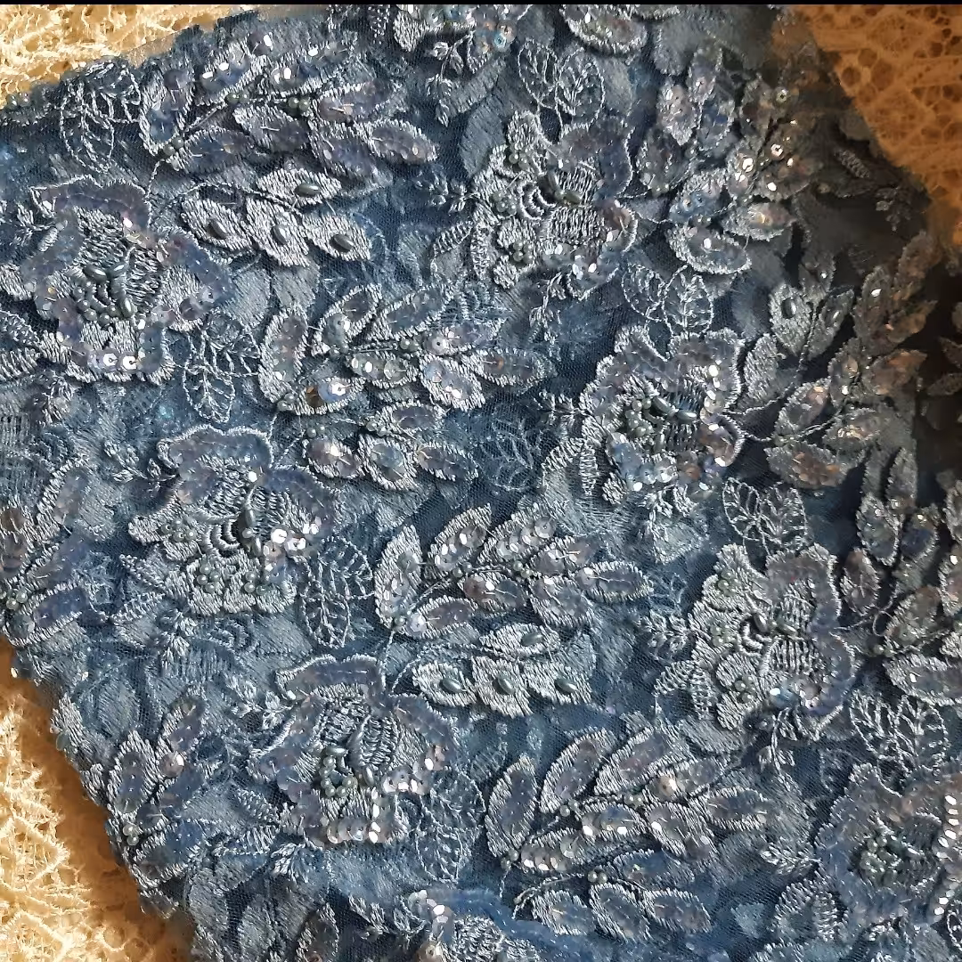 پارچه گیپور خارجی تمام کار شده مناسب بالاتنه لباس مجلسی یا نامزدی و ...78در110