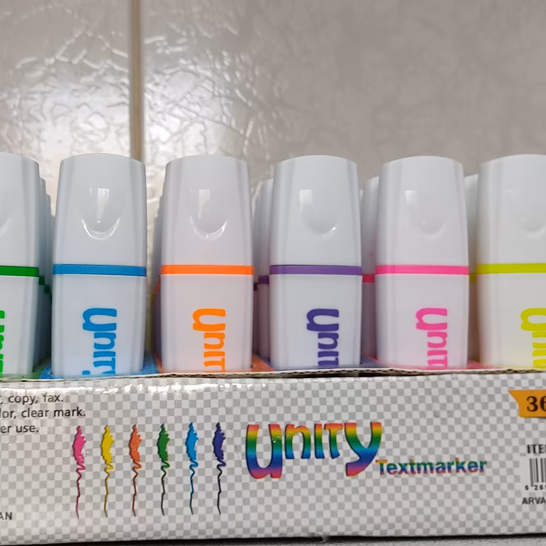 ماژیک علامت زن یونیتی 36عددی  در رنگ های صورتی آبی نارنجی سبز بنفش سبز فسفری 