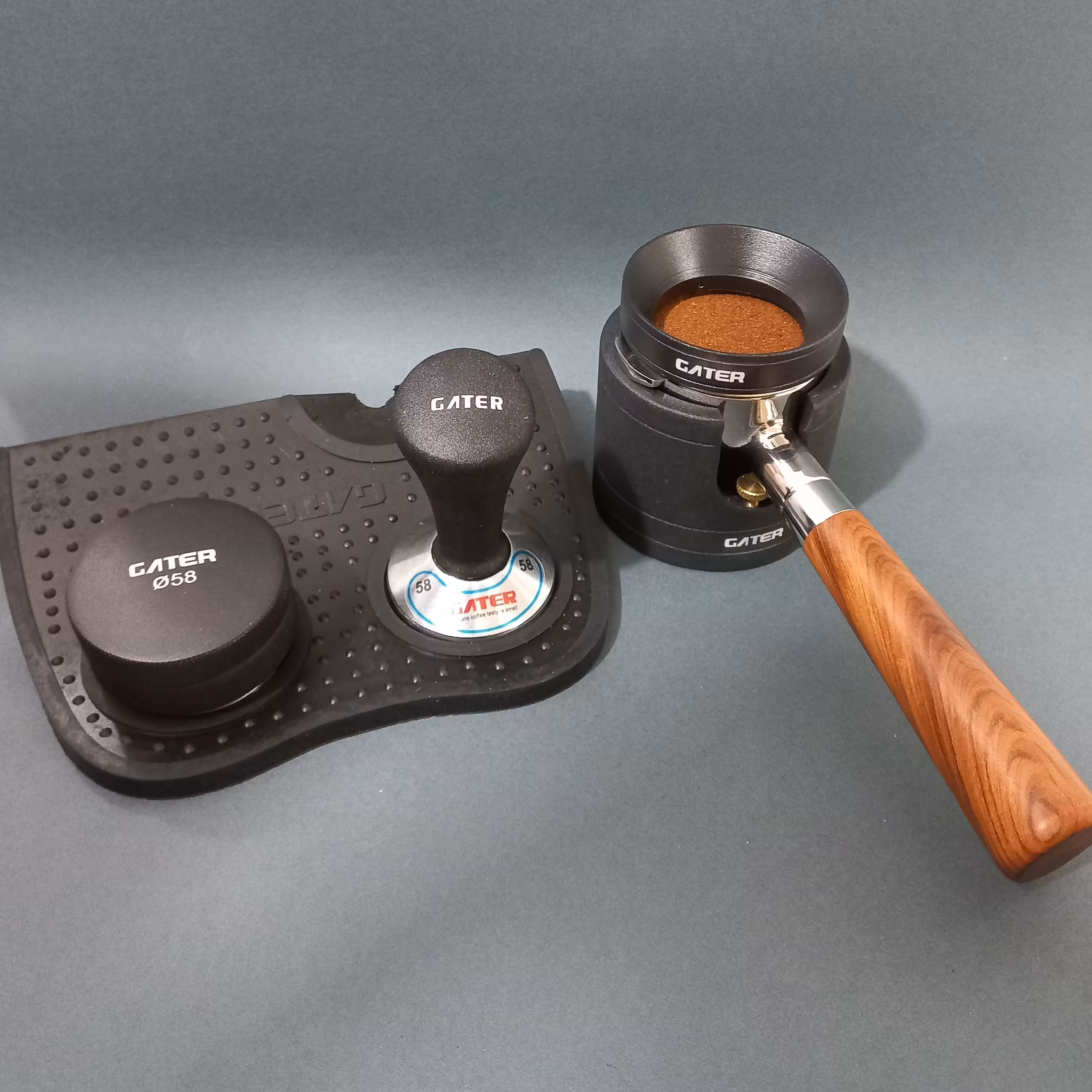 ست 5تیکه لوازم دستگاه اسپرسوساز سایز 58 تمپر گتر  لولر گترمت تمپر گتر استندگتر فانل گتر 