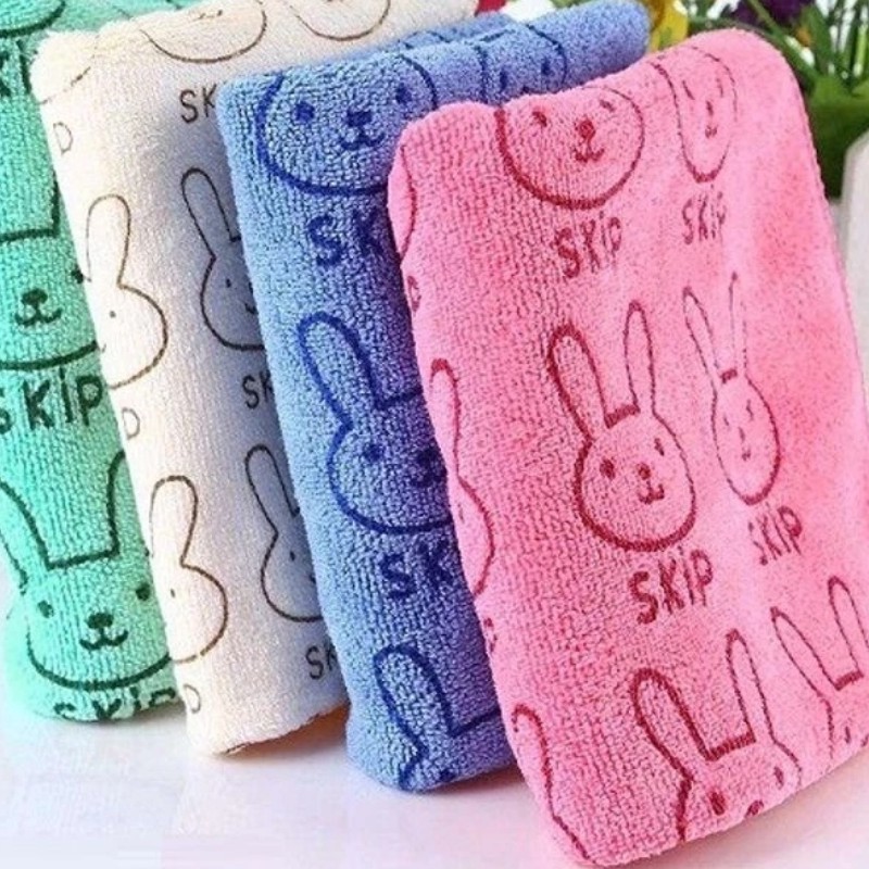 حوله دست و صورت خرگوشی