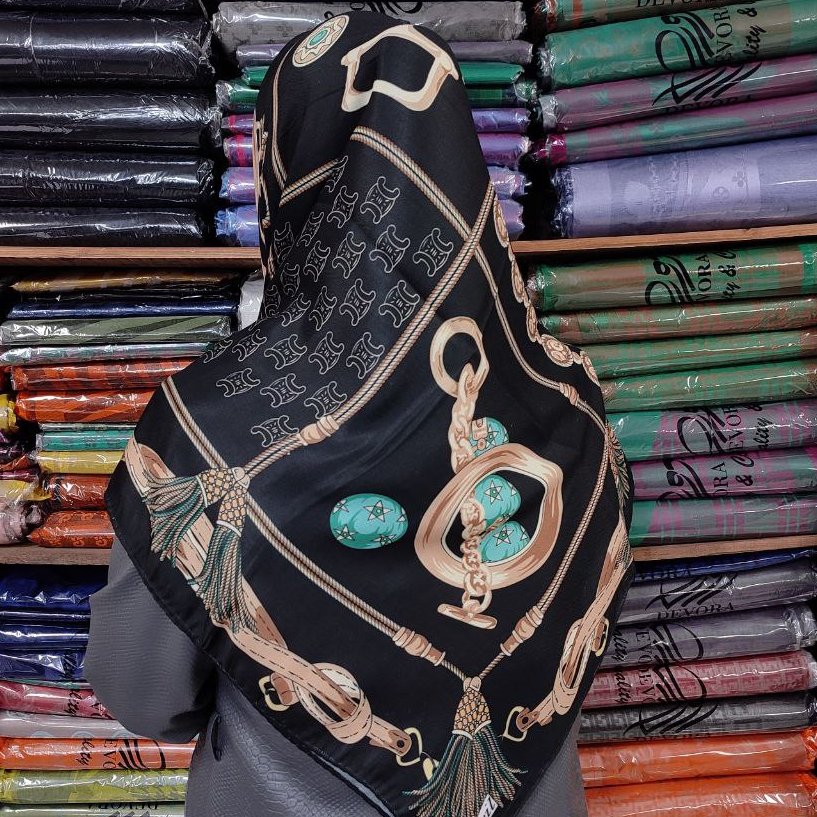 روسری زنانه پاییزه مجلسی مشکی 2طرح