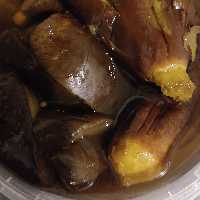 ترشی خانگی  بادمجان شکم پر بوشهری  تهیه شده از سیروسرکه  و فلفل و زرد چوبه و نمک  یه چاشنی عالی کنار غذا هاتون 