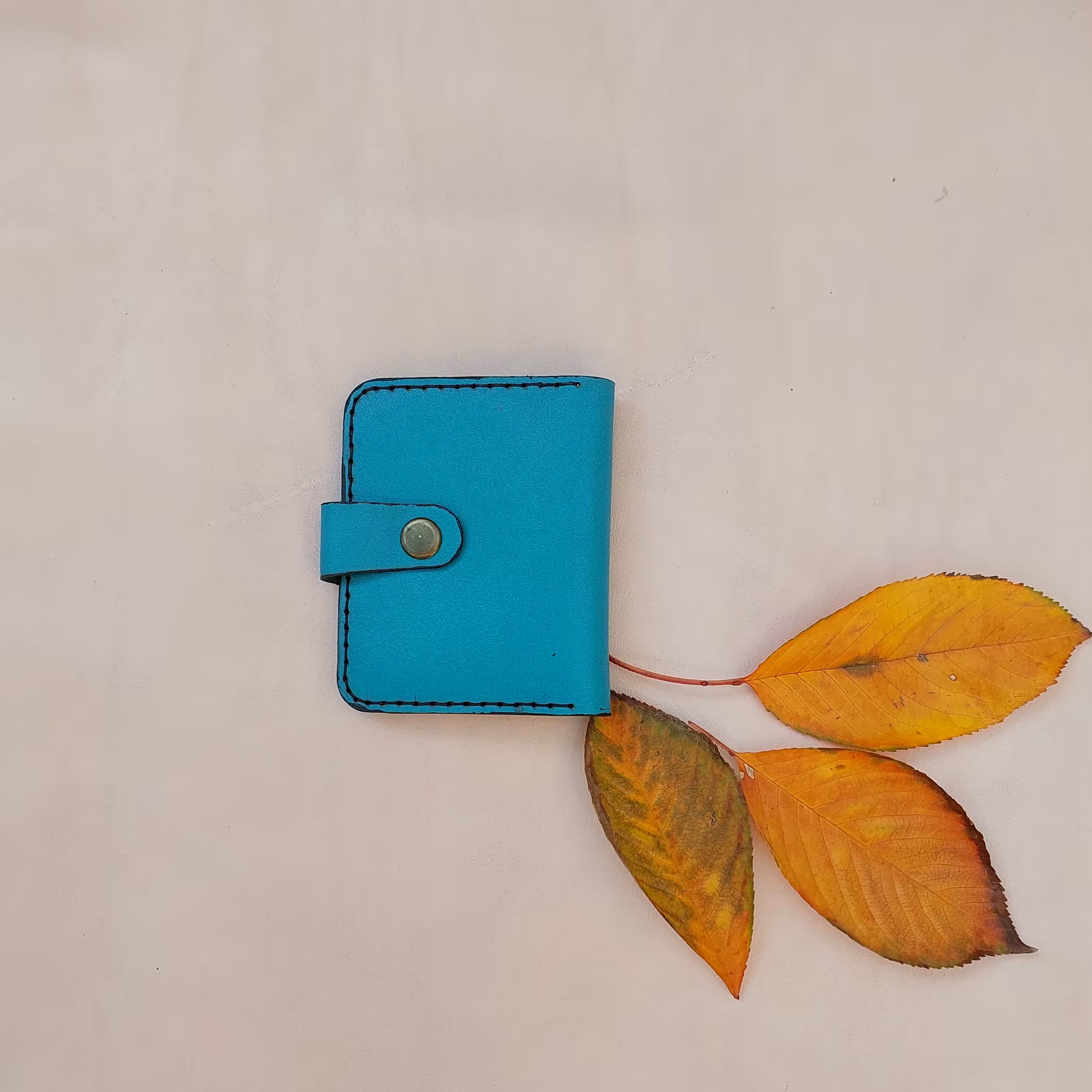 جاکارتی چرمی اصل رنگ آبی کیف کارت زیپ دار چرم طبیعی گاوی