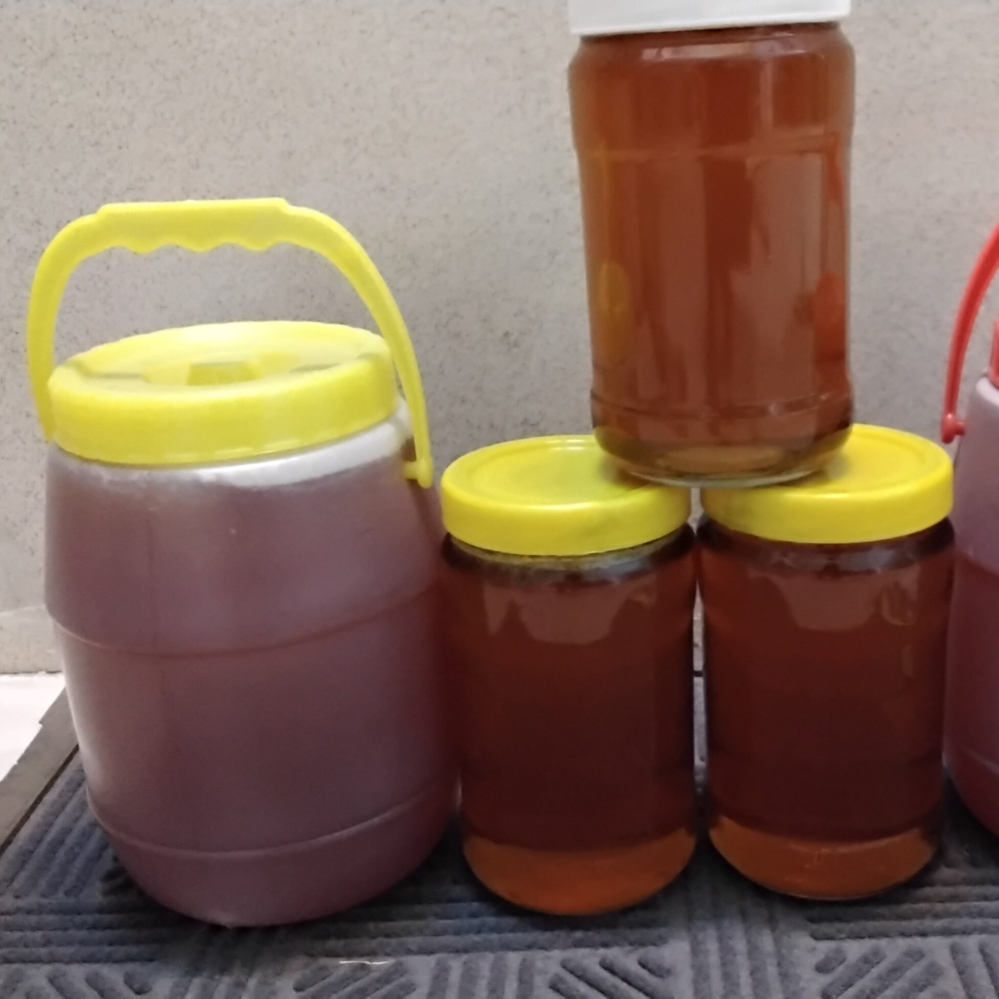 عسل آویشن دماوند با ترکیب گون شیشه 900 گرمی خوش طعم و طبیعی