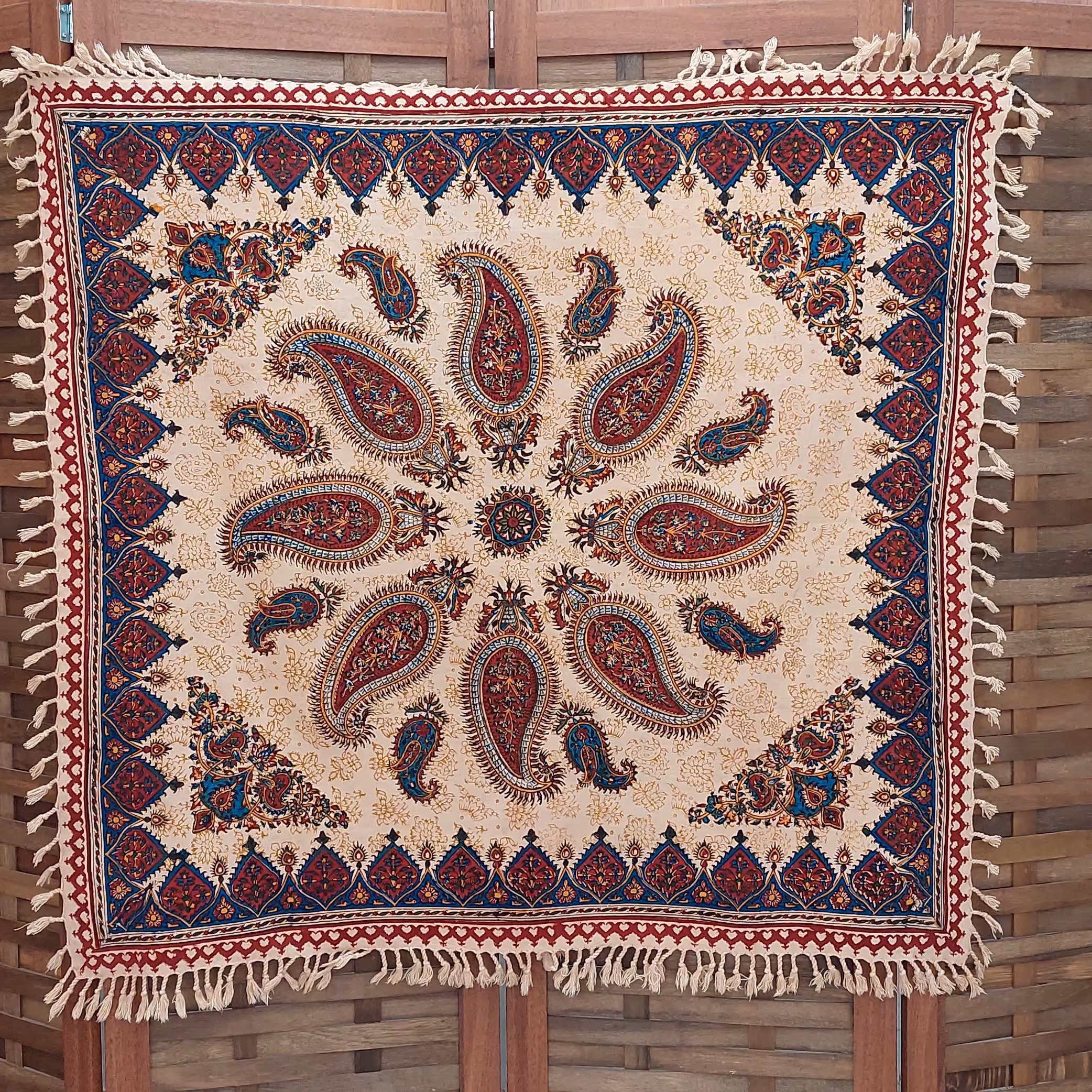 رومیزی ممتاز سایز100 در 100قلمکار اصفهان طرح بته جقه