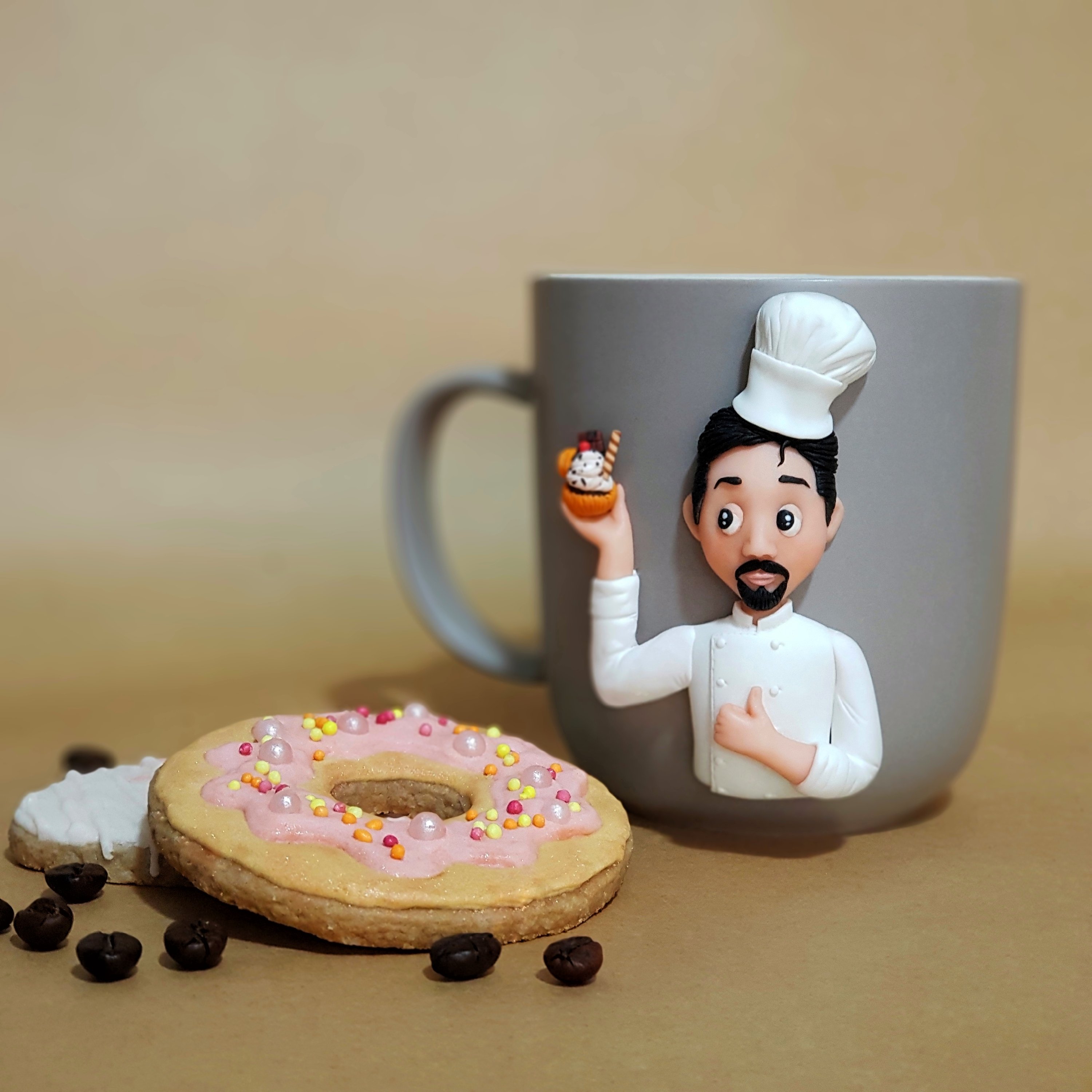 ماگ و لیوان سرآشپز و قناد ( عروسک خمیر پلیمری )