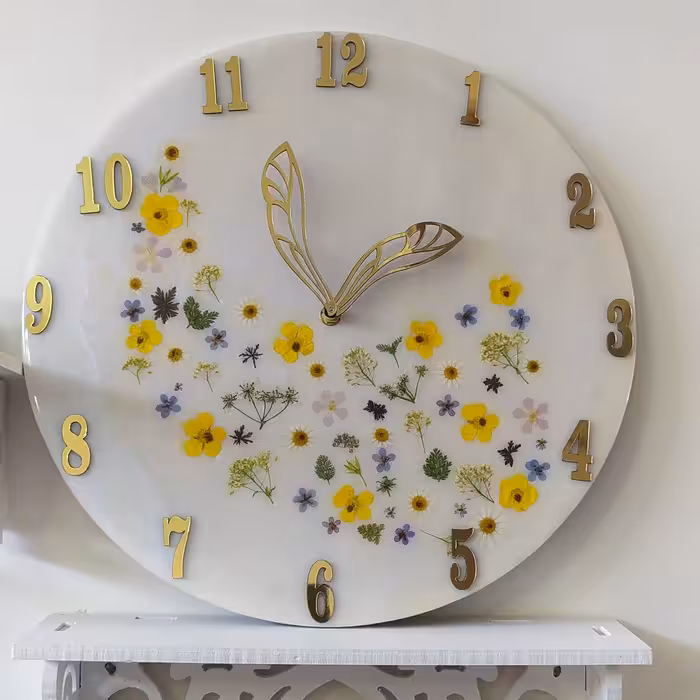 ساعت رزینی لوکس با گل های طبیعی