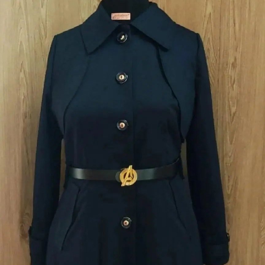 بارانی  زنانه جنس کتان  با آستر  و قابل سفارش در سایر های 38 تا 52 و رنگ و‌جنس دلخواه 