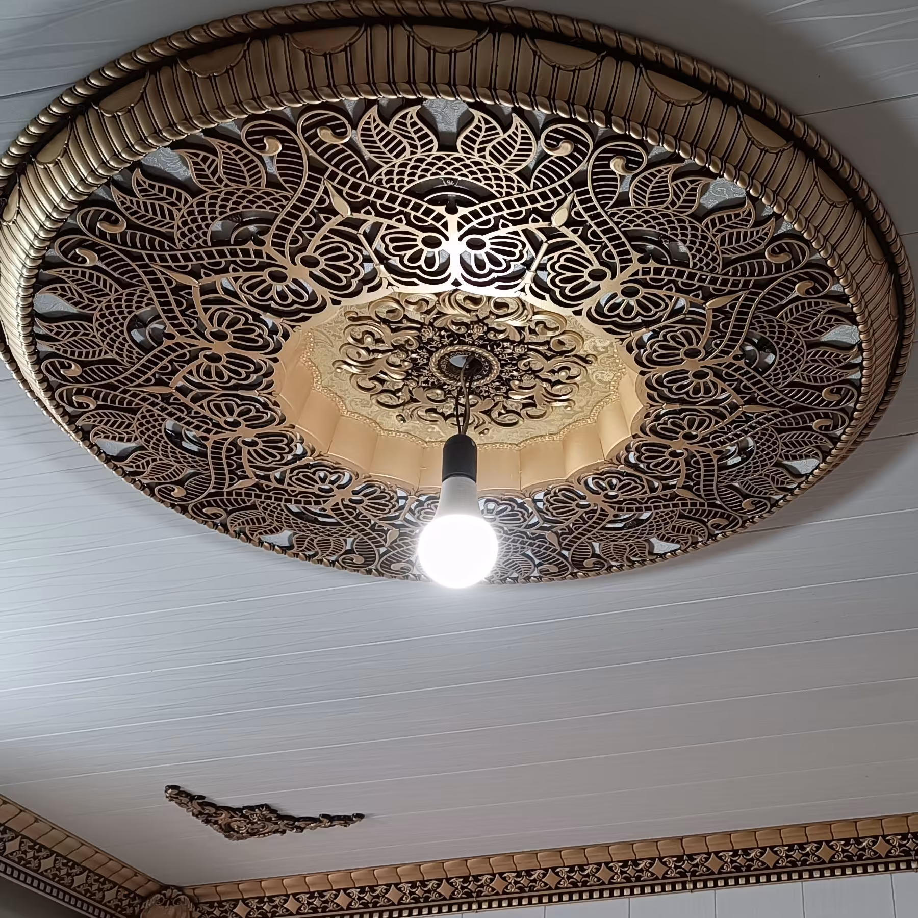 گل سقفی مدل ترنج 106سانتی متر