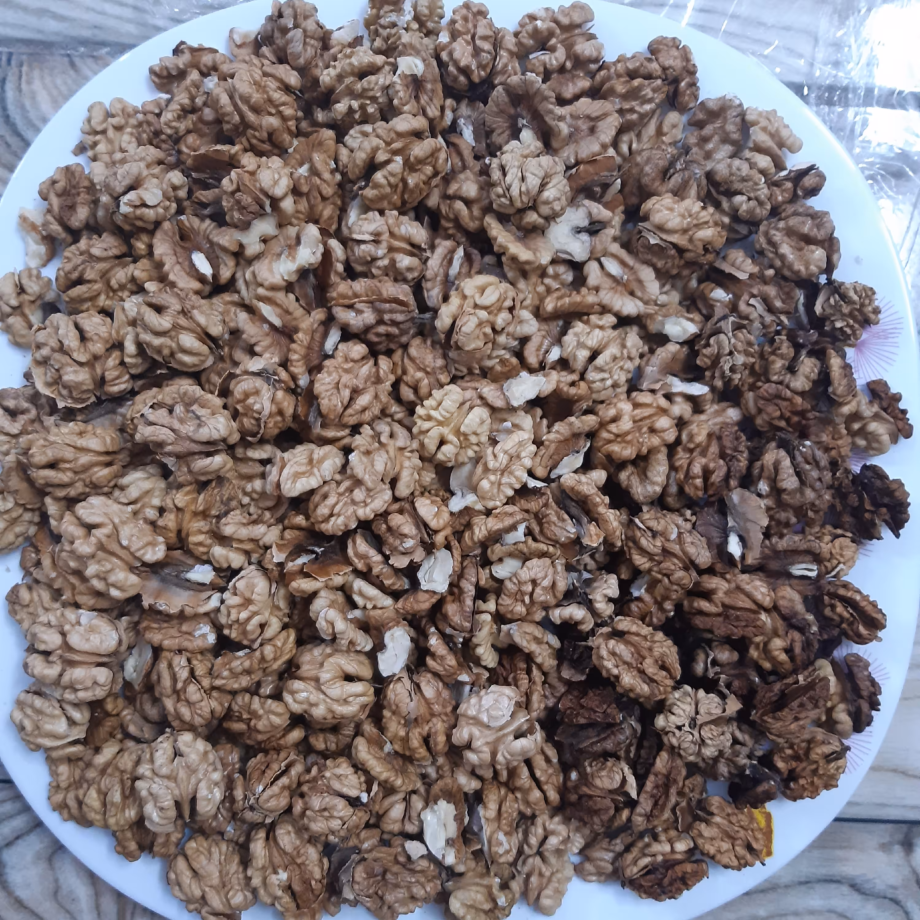 مغز گردوی درهم(نیم کیلویی)، پر چرب، امسالی، با طعم گس و عالی، بومی خراسان شمالی