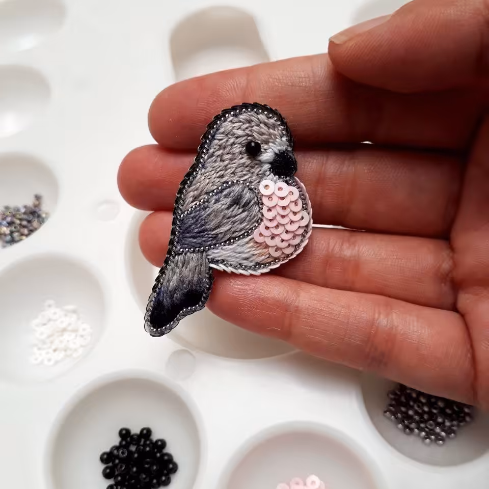 سنجاقسینه  جواهردوزی پرنده 