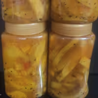 ترشی انبه، ترش،تند وملس بسیار خوشمزه همراه غذای شما