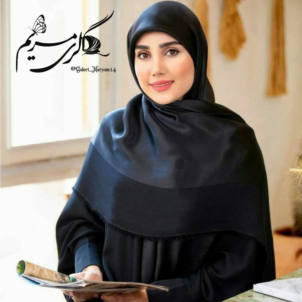 روسری نخ ابریشم الیاف بامبو مشکی دو رو ،یک روی کاربراق ویک روی کار مات است ریشه پرزی قواره حدود 140سانتیمتر