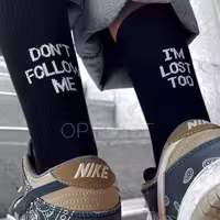 جوراب Dont Follow me I'm Lost Too ساقدار زمینه مشکی اسپرت نخ پنبه
