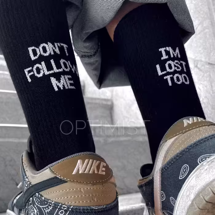 جوراب Dont Follow me I'm Lost Too ساقدار زمینه مشکی اسپرت نخ پنبه