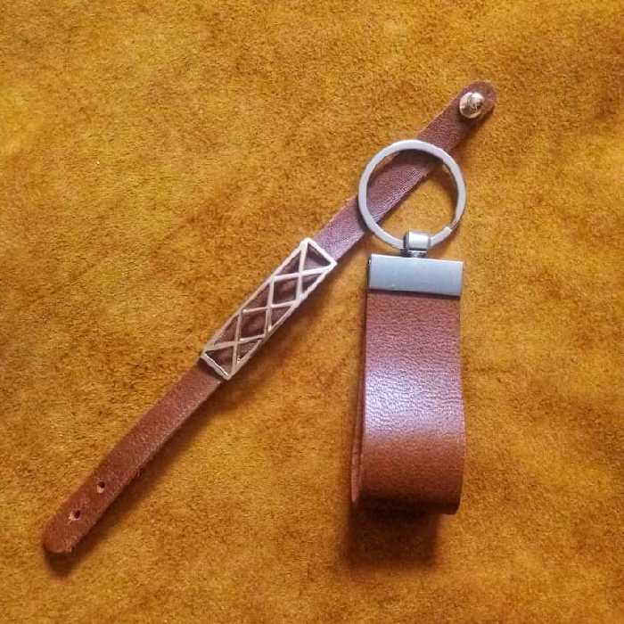 جاکلیدی و دستبند چرم طبیعی