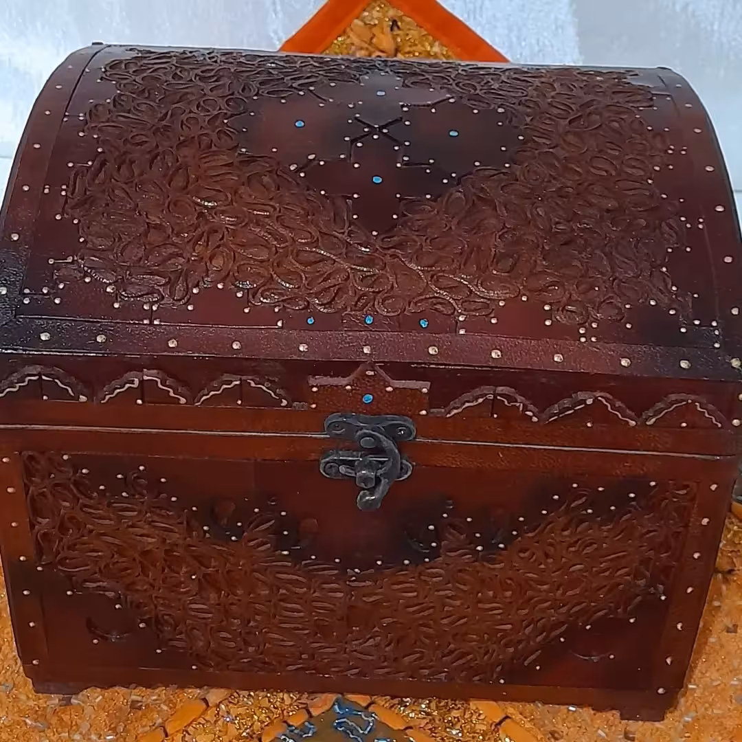 صندوقچه و جعبه جواهری چوبی تلفیق شده با هنر معرق چرم
