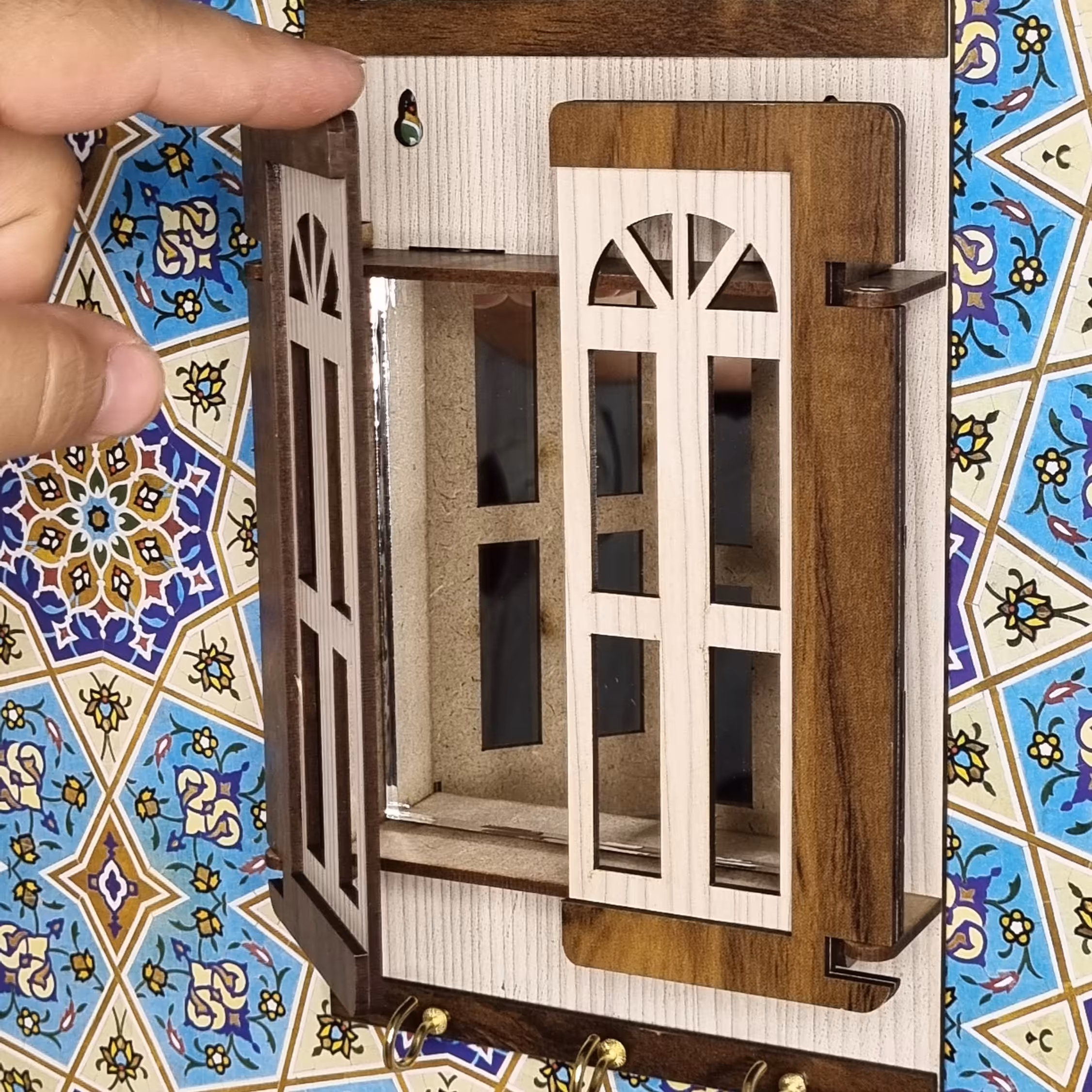 جاکلیدی دیواری چوبی طرح معرق مدل درب سنتی