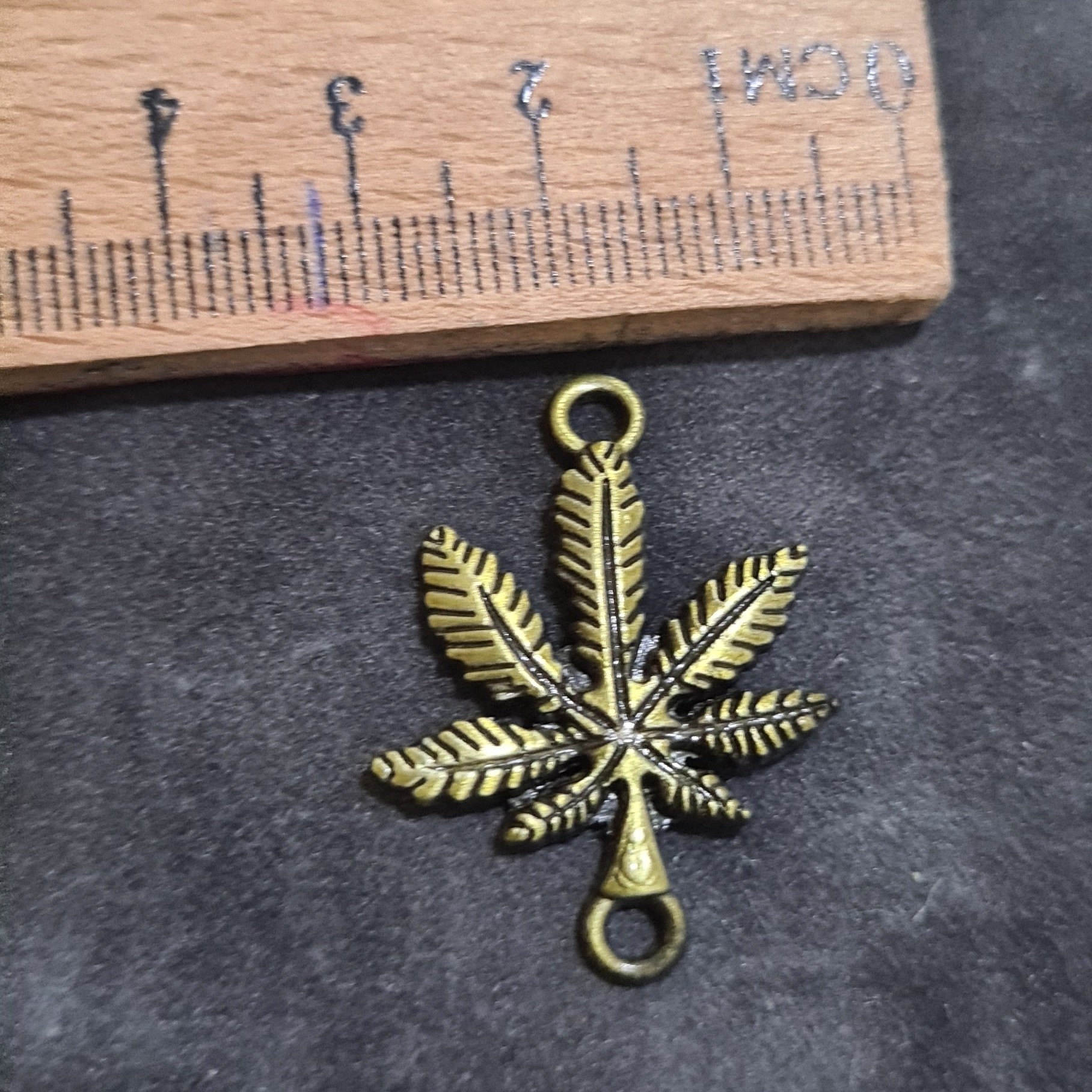 خرجکار کشکول بین کاری متوسط   (طرح برگ  ) برجسته حلقه دار  بزرگ  برنزی جنس محکم ومرغوب 