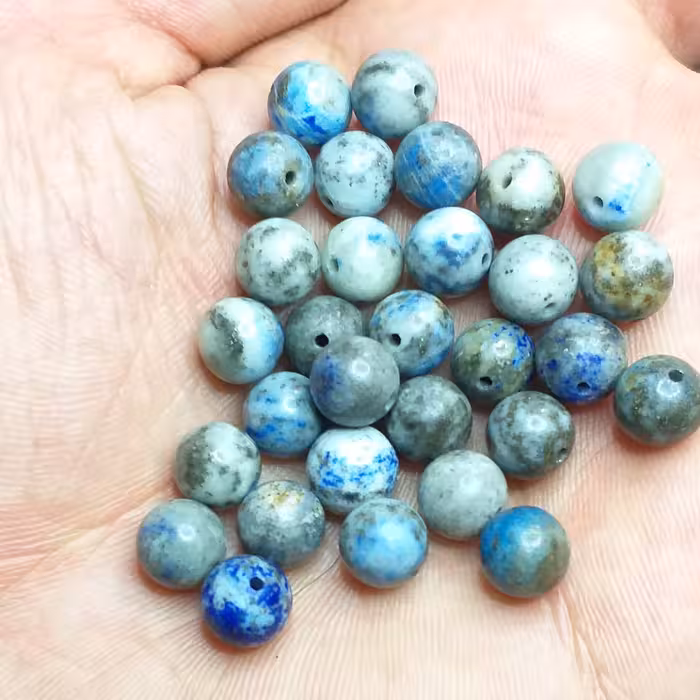 مهره سنگی لاجورد اصل گوی لاجورد مهره لاجورد معدنی بدون رنگ شدگی و احیا با کیفیت و رنگ عالی (قیمت برای 2عدد سایز  8)