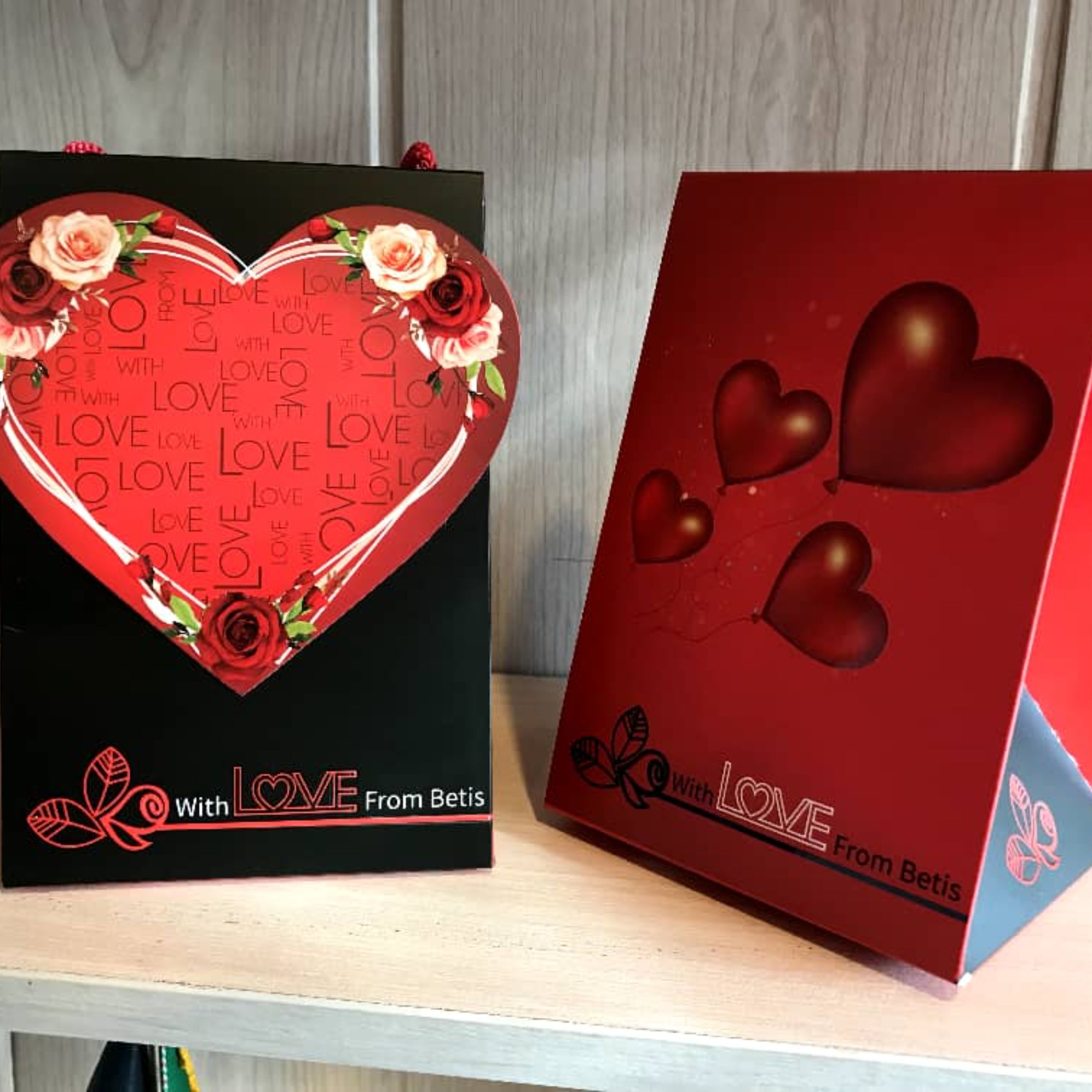 شکلات طرح لاو با دراژه های مغز دان قهوه رست شده با روکش شکلات