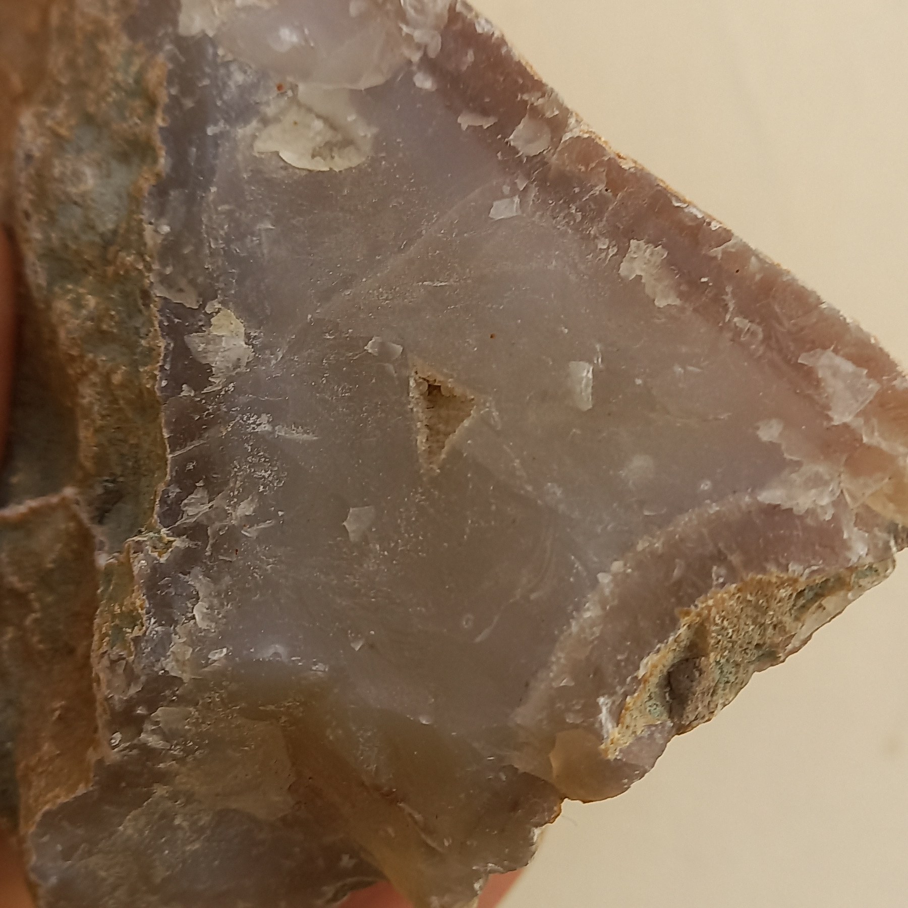 راف عقیق سلیمانی درشت به وزن  613 گرم،زیبا،مناسب تراش و کلکسیون