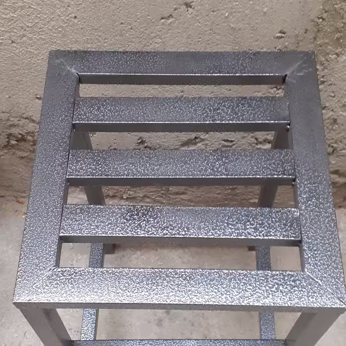 چهار پایه فلزی بادوام 