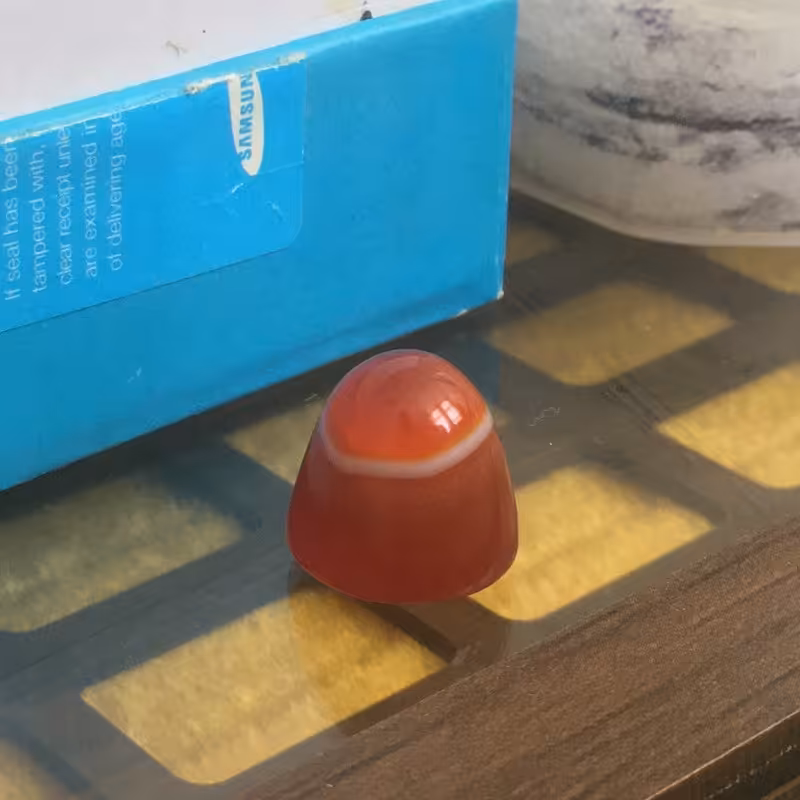 نگین عقیق طبیعی و معدنی اصل خوش رنگ و خوش قواره خوش طبع و آبدار مناسب انگشتر 