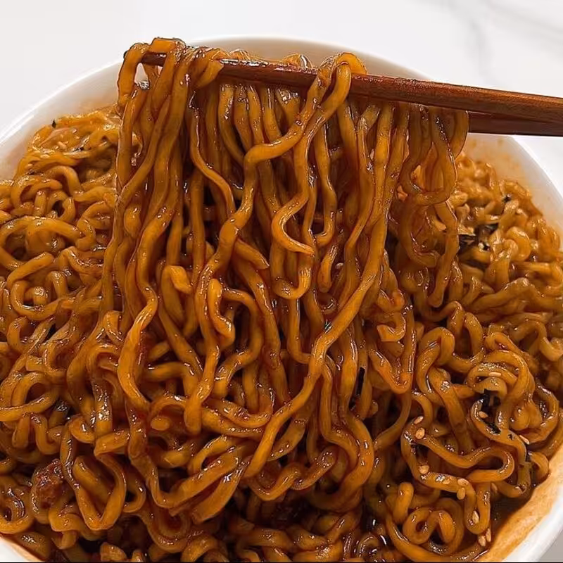 ادویه نودل با طعم کچاپ پنیری خوش عطر و طعم در بسته بندی 200 گرمی