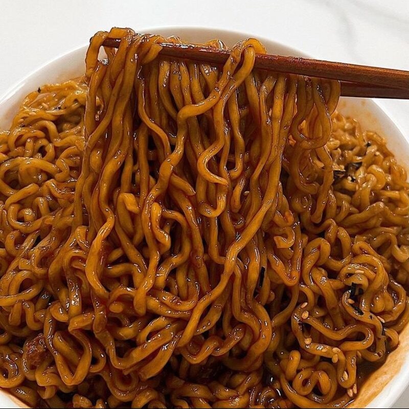 ادویه نودل با طعم کچاپ پنیری خوش عطر و طعم در بسته بندی 200 گرمی