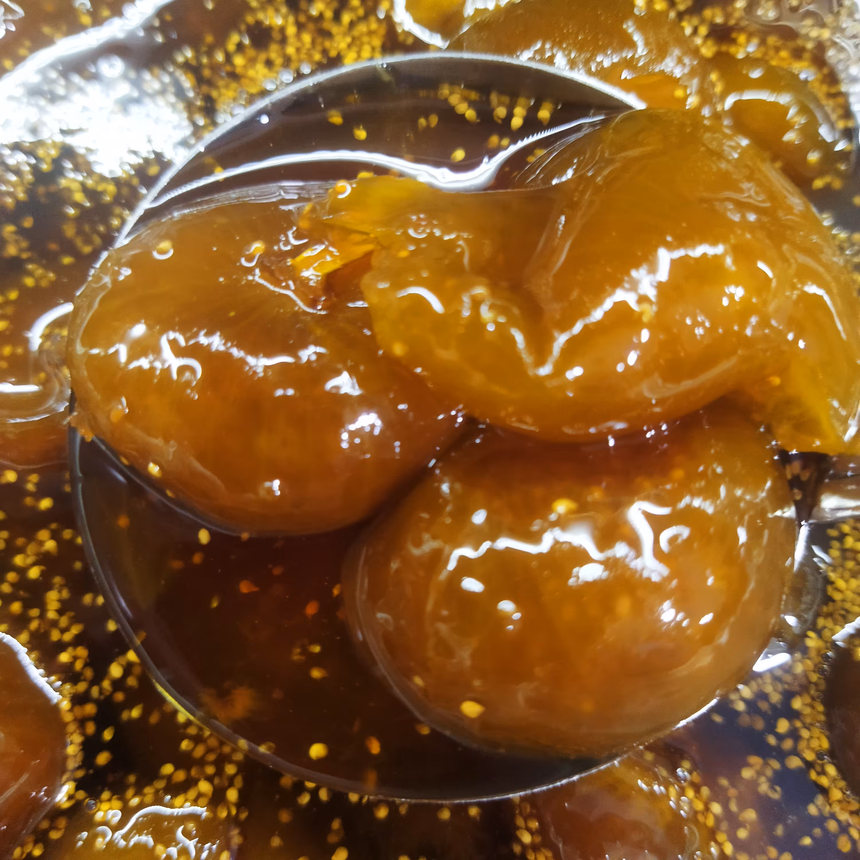 مربای انجیر خانگی تازه و خوشرنگ و بو با گلاب کاشان و زعفران اعلا.