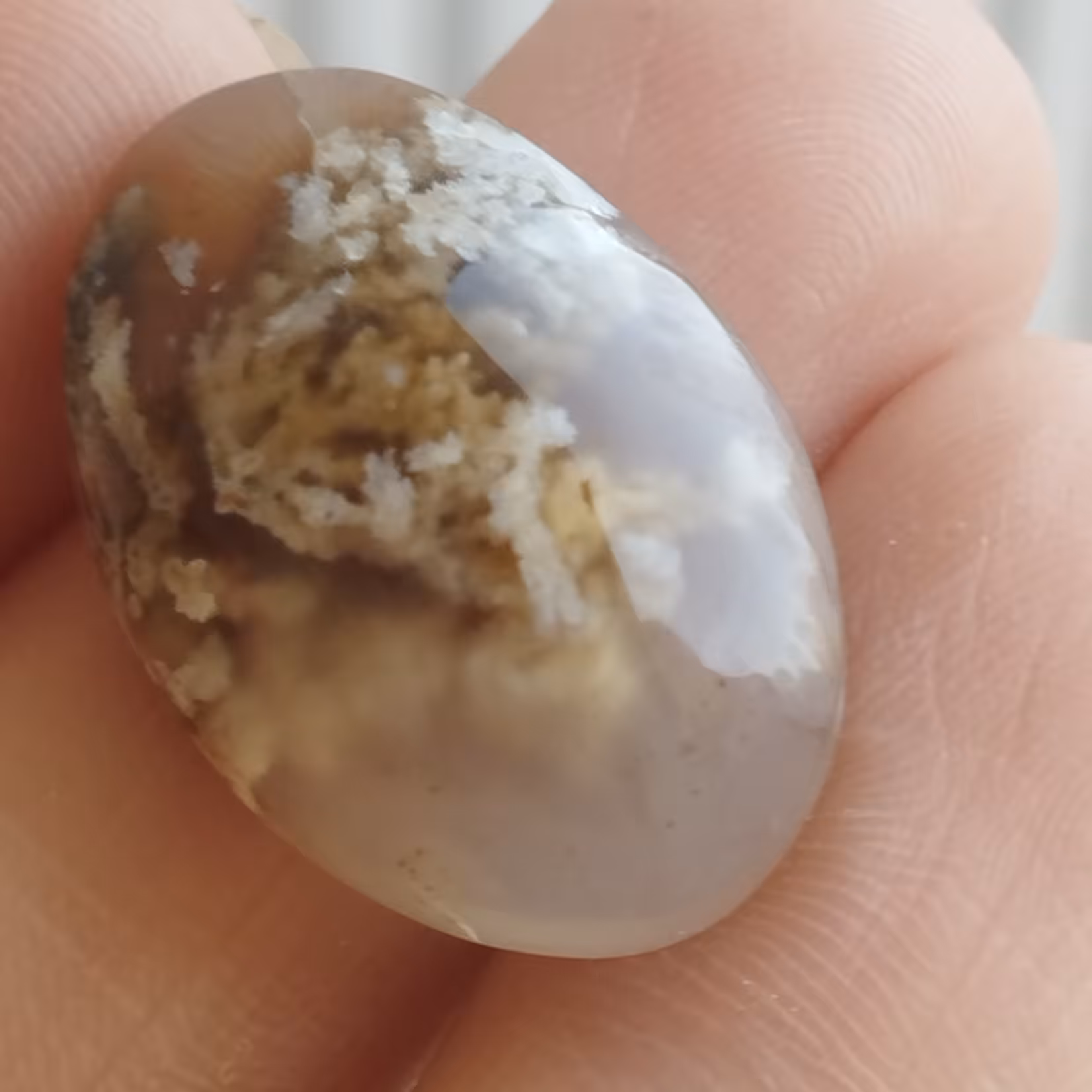 سنگ عقیق شجر بهاره ، بسیار زیبا و خاص ،تراش عالی ،و پولیش آینه ، دارای خواص درمانی و مدیتیشن ،