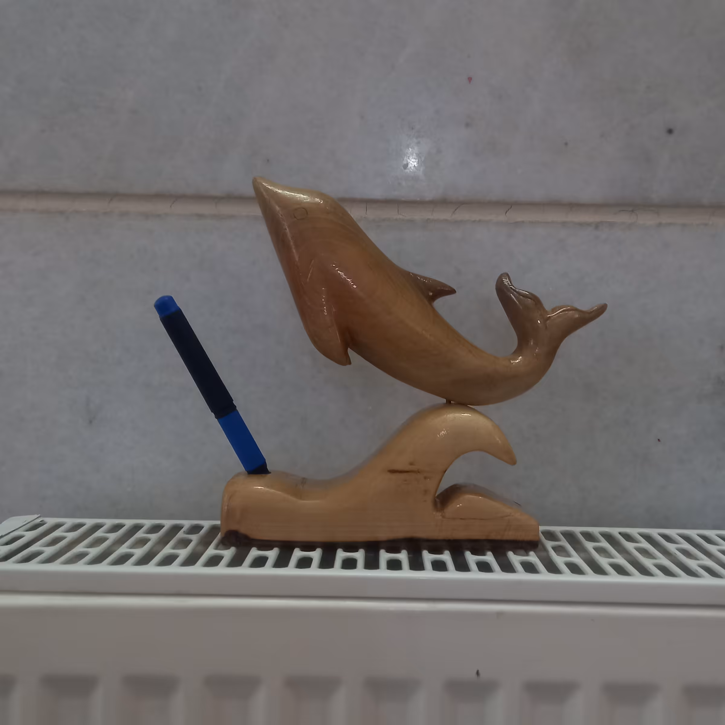 جا خودکاری دلفینی متوسط  با ارتفاع 20 سانتیمتر با چوب گردویی  