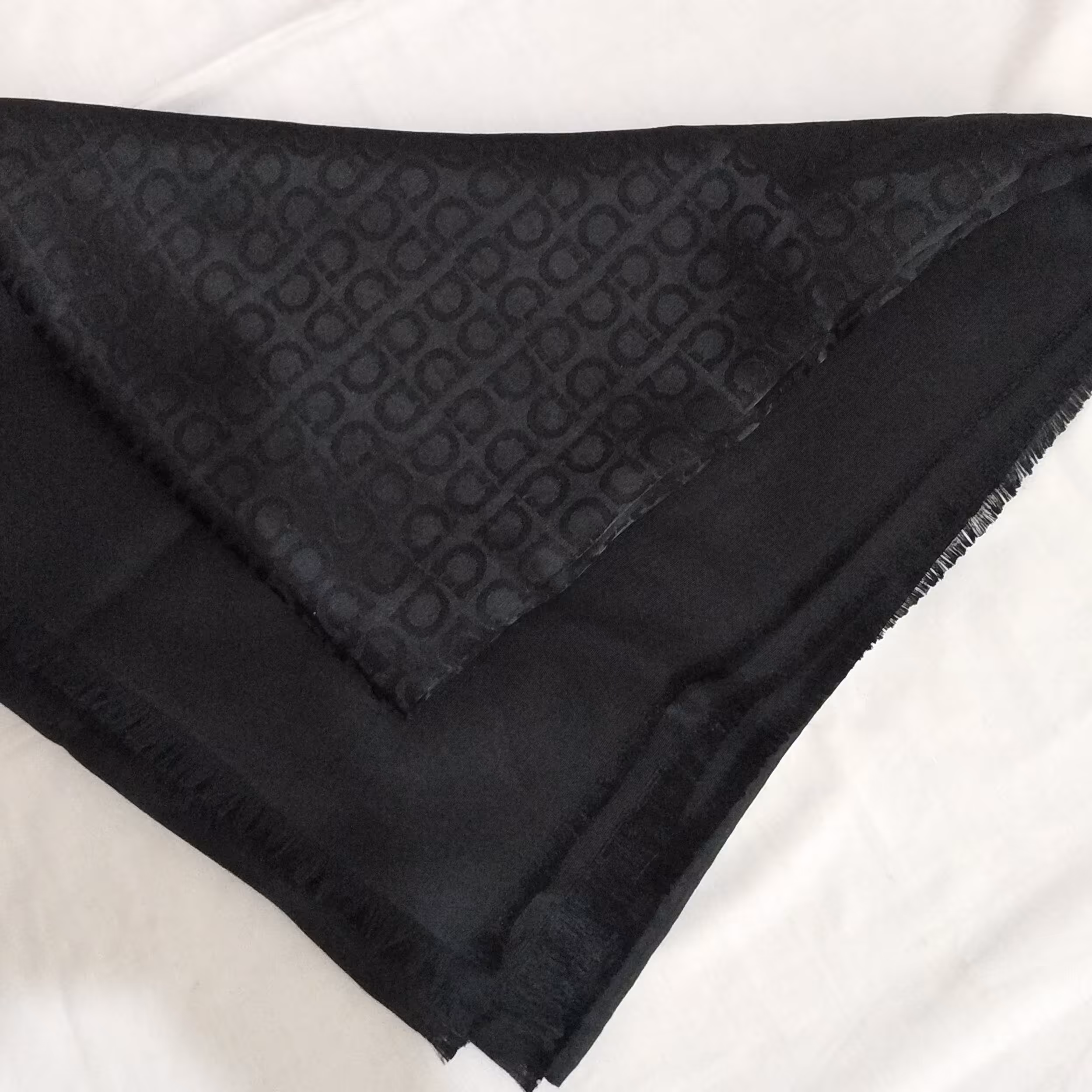 روسری مشکی کد محصول 112  ژاکارد ابریشم قواره140 مجلسی