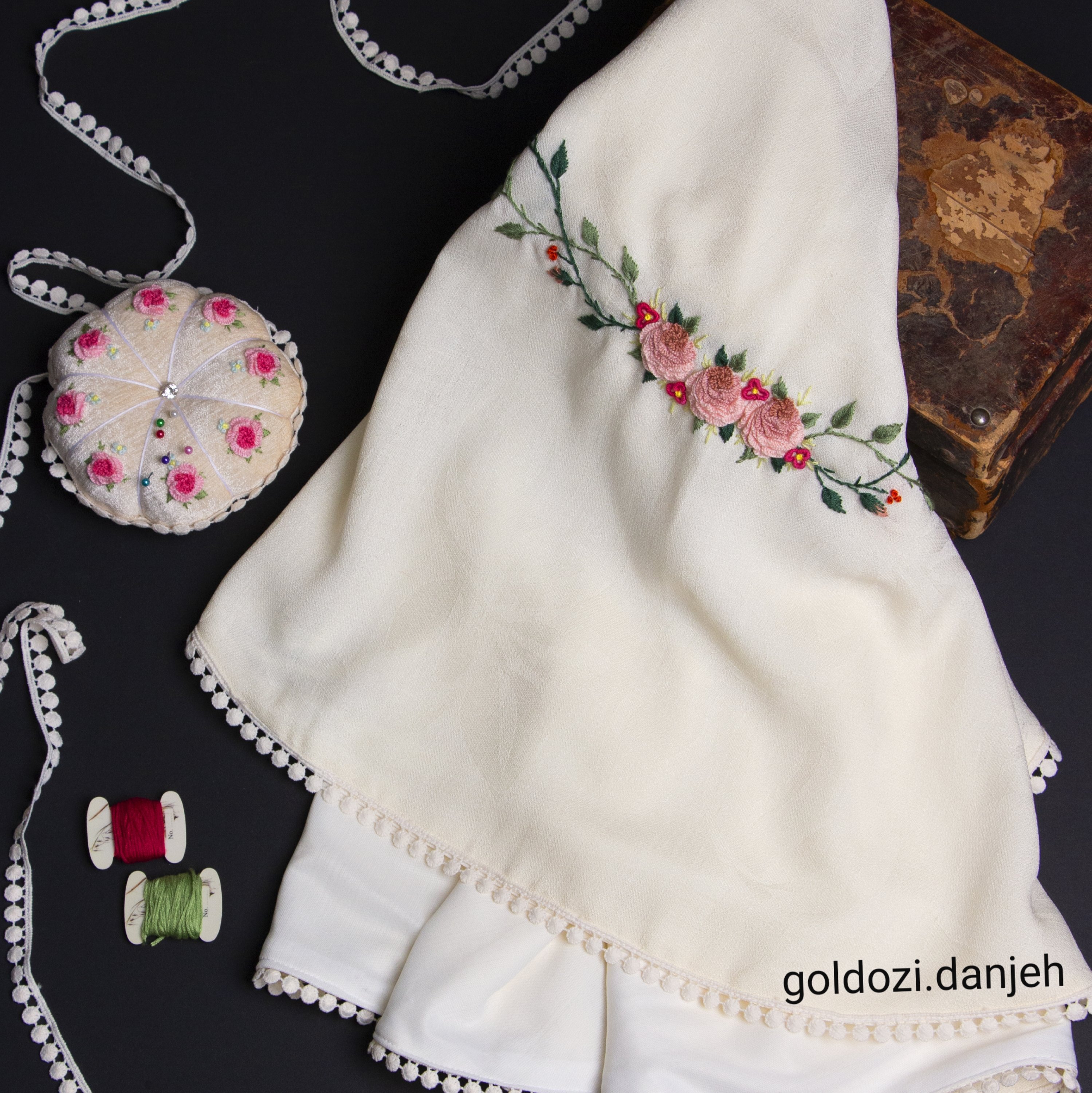 رومیزی گرد گلدوزی شده با بهترین متریال