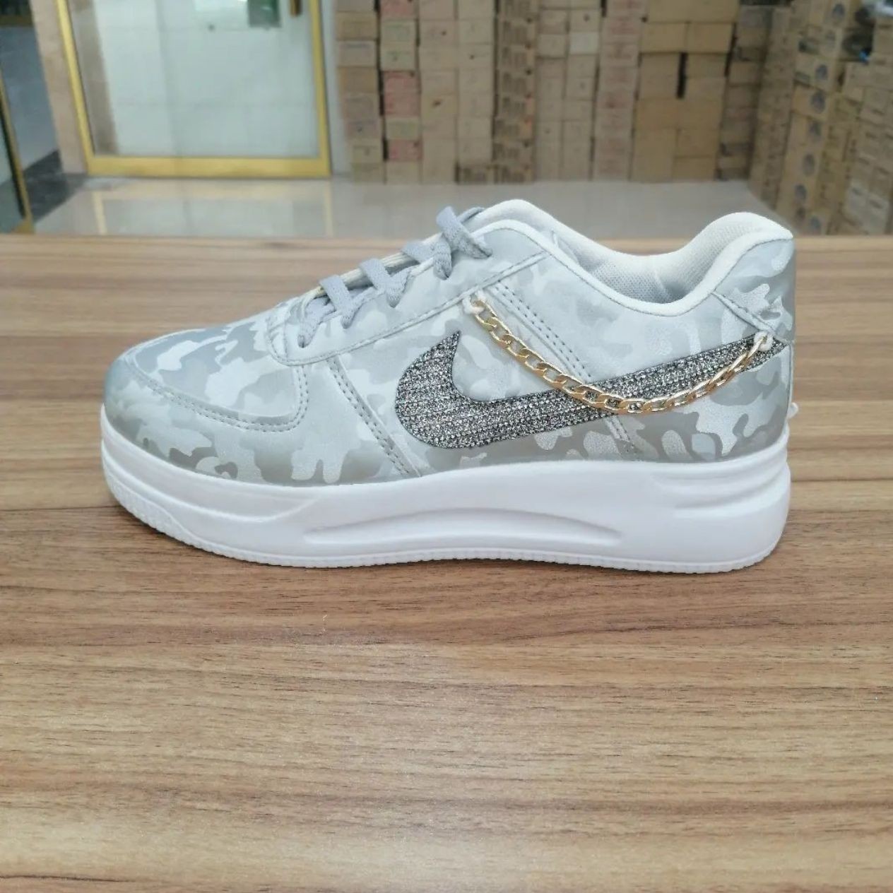 کفش دخترانه و زنانه چریکی زنجیر دار