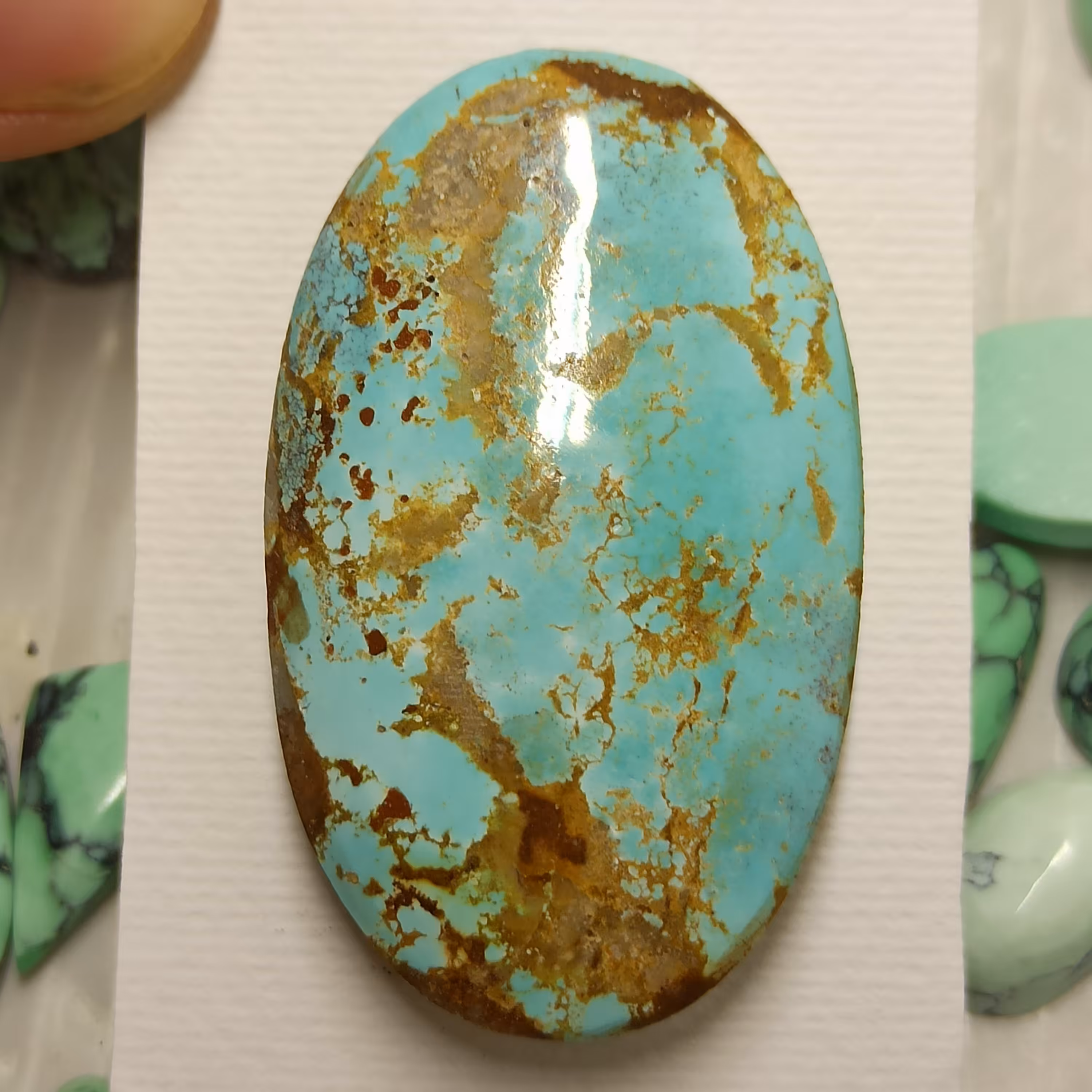 سنگ فیروزه نیشابوری سایز درشت لوکس و رگه طلایی 