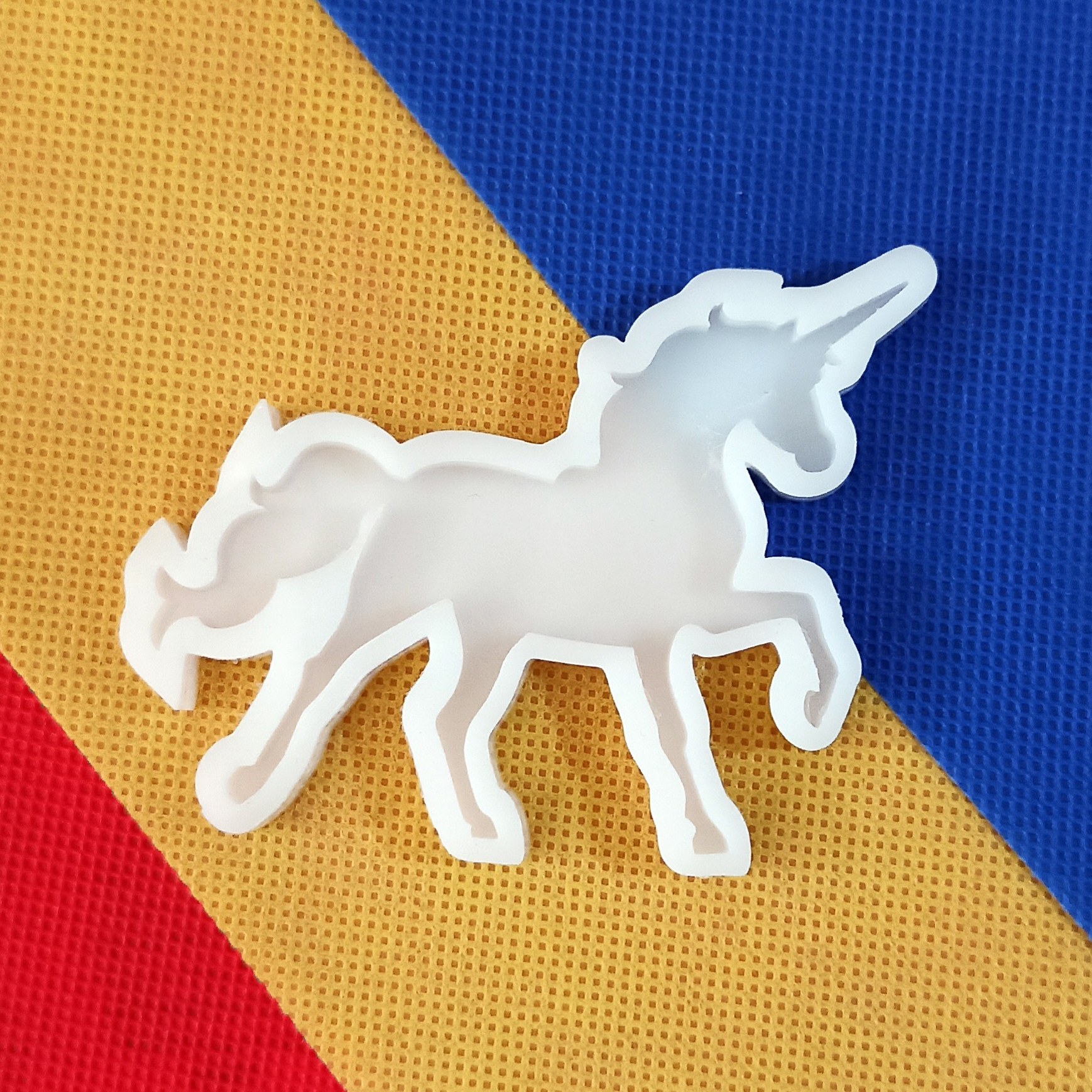 قالب رزین مدل جاکلیدی طرح اسب تک شاخ