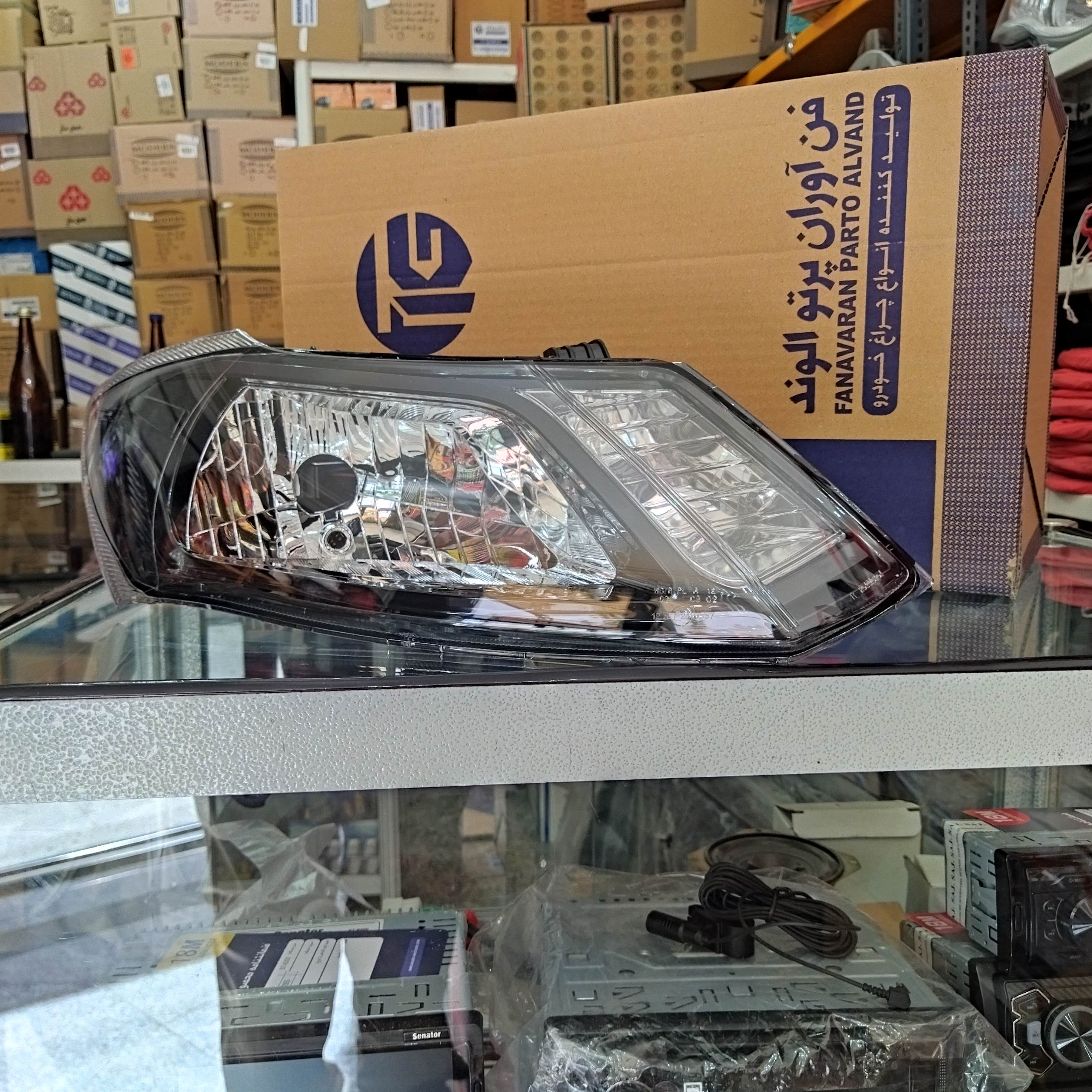 چراغ جلو کوییک و ساینا موتوردار،شرکتی راست