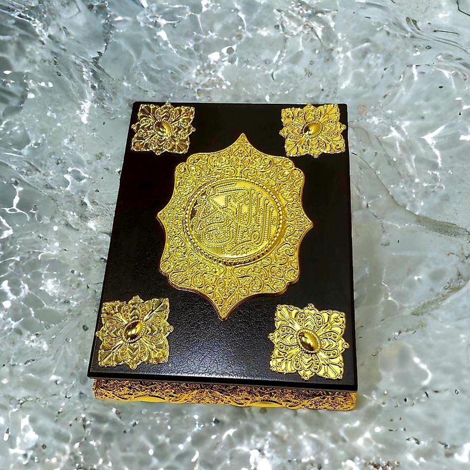 جا قرآنی لوکس چوب و فلز  آبکاری طلایی خارجی سایز m22 عالیجناب