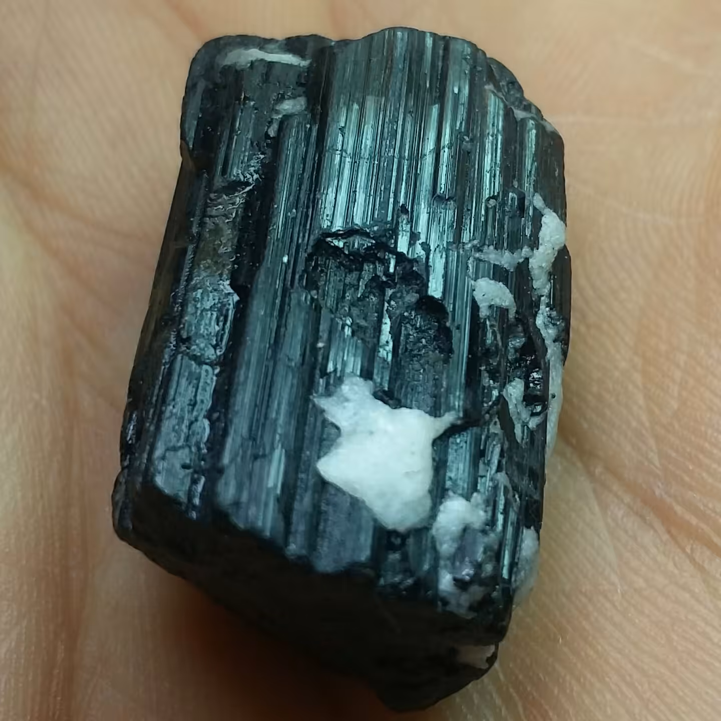 سنگ راف تورمالین شرول وارداتی ارزشمند شاهکار خلقت 100درصد طبیعی
محشر خاص زیباا