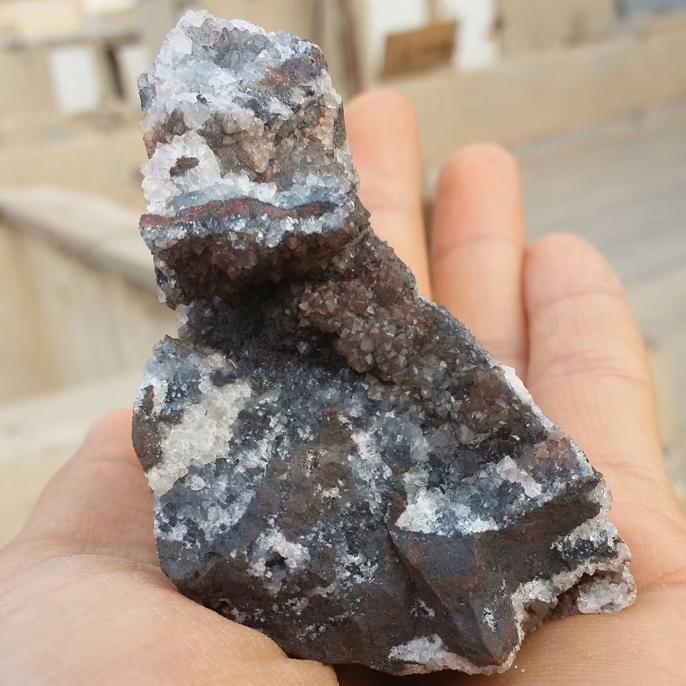 نمونه فوق کلکسیونی کلسیت آنالیسم پر بلور درون بستر سنگ بسیار زیبا 100 در صد طبیعی شاهکار خلقت بی نظیر و تک خارق العاده
