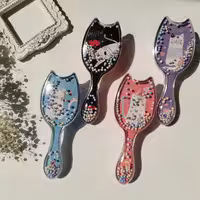 برس ،برس آکواریومی طرح گربه   ،با دندونه های سیلیکونی ،اصلا سر رو اذیت نمیکنه و قابل استفاده از نوزادی، پسرونه و دخترونه