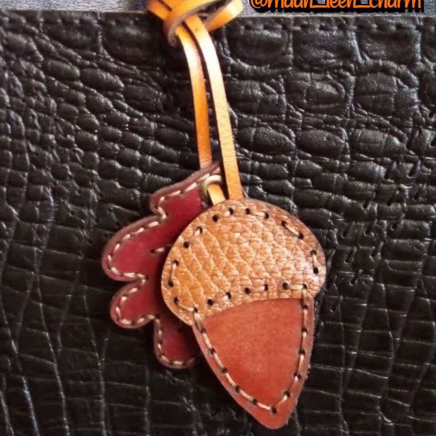 آویز بلوط