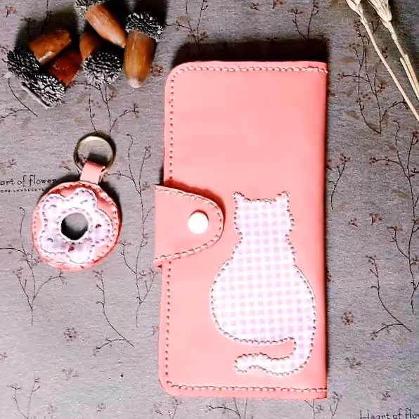 کیف پول گربه صورتی تنبل به همراه سر کلیدی دونات