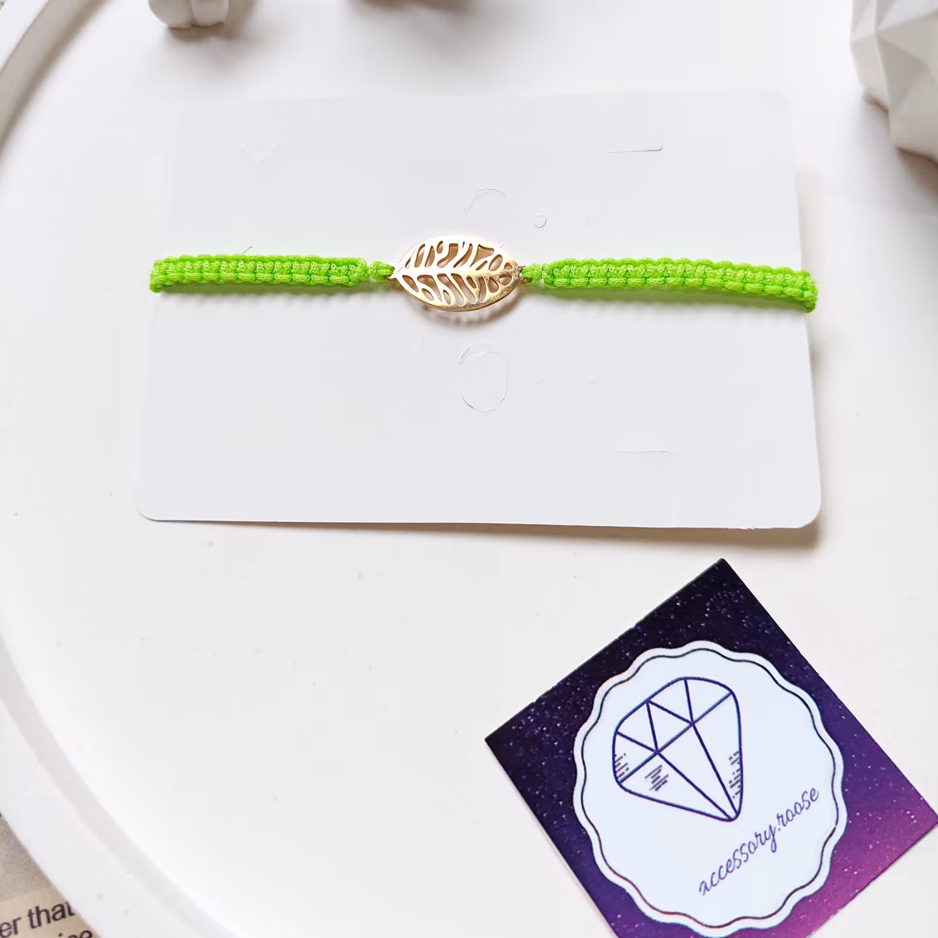 دستبند بافت با پلاک برگ